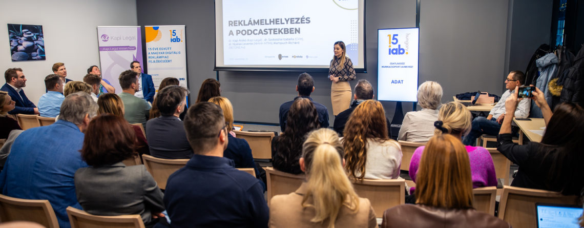 IAB Hungary workshop: Reklámelhelyezés a podcastekben, szakmai párbeszéd az NMHH-val és a GVH-val